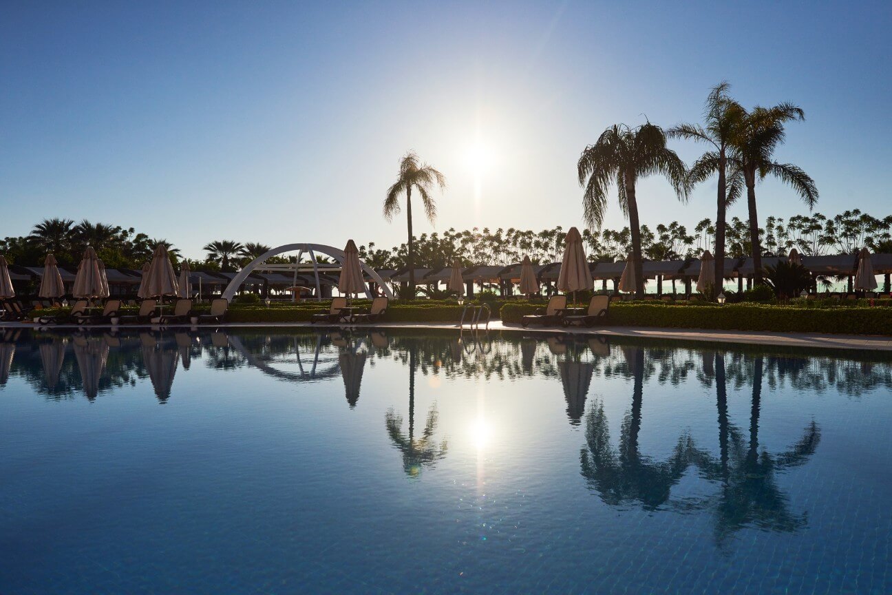 What are the best websites to find villas for rent in Riyadh?